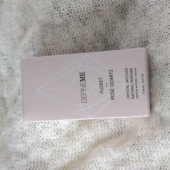 DefineMe Floret - Rose Quartz Crystal Infused Perfume Mist, 28ml/0.95fl oz - Picture 5 of 13